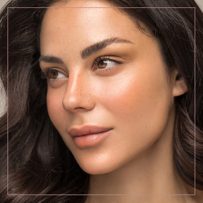a close up of a woman